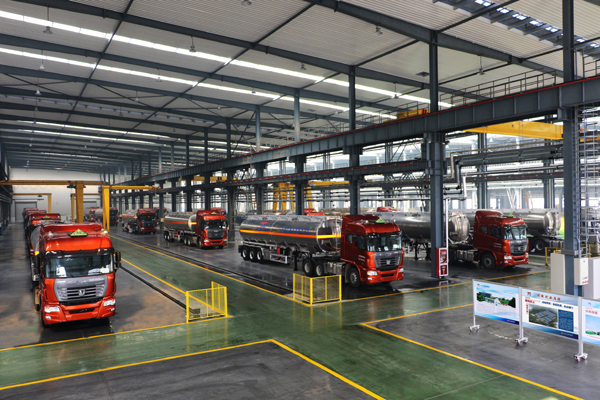 Production site of high end aluminum alloy tank car assembly